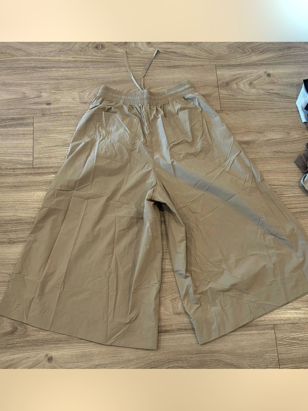 NEW WITH TAGS ON - Uniqlo Nylon Culottes Beige (Purchased in Japan) - Picture 3 of 4